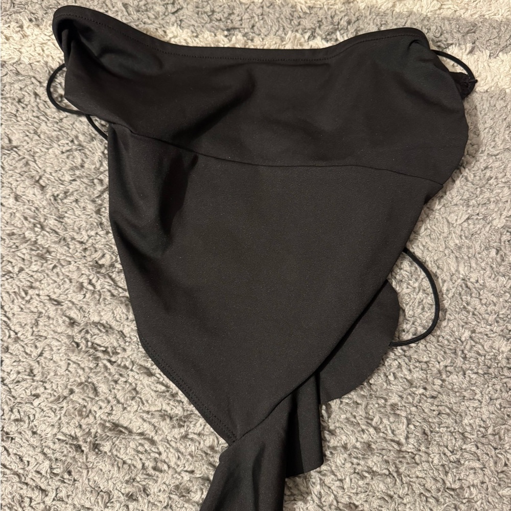 Edikted Black Crop Top